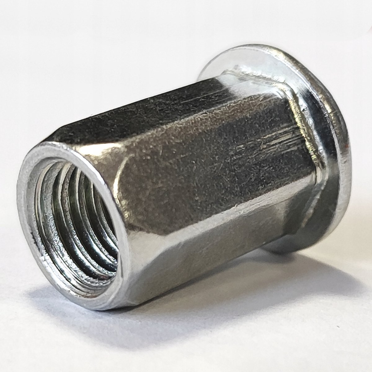 Zeskantige Blindklinkmoeren M5 - 100 stuks, verzinkt