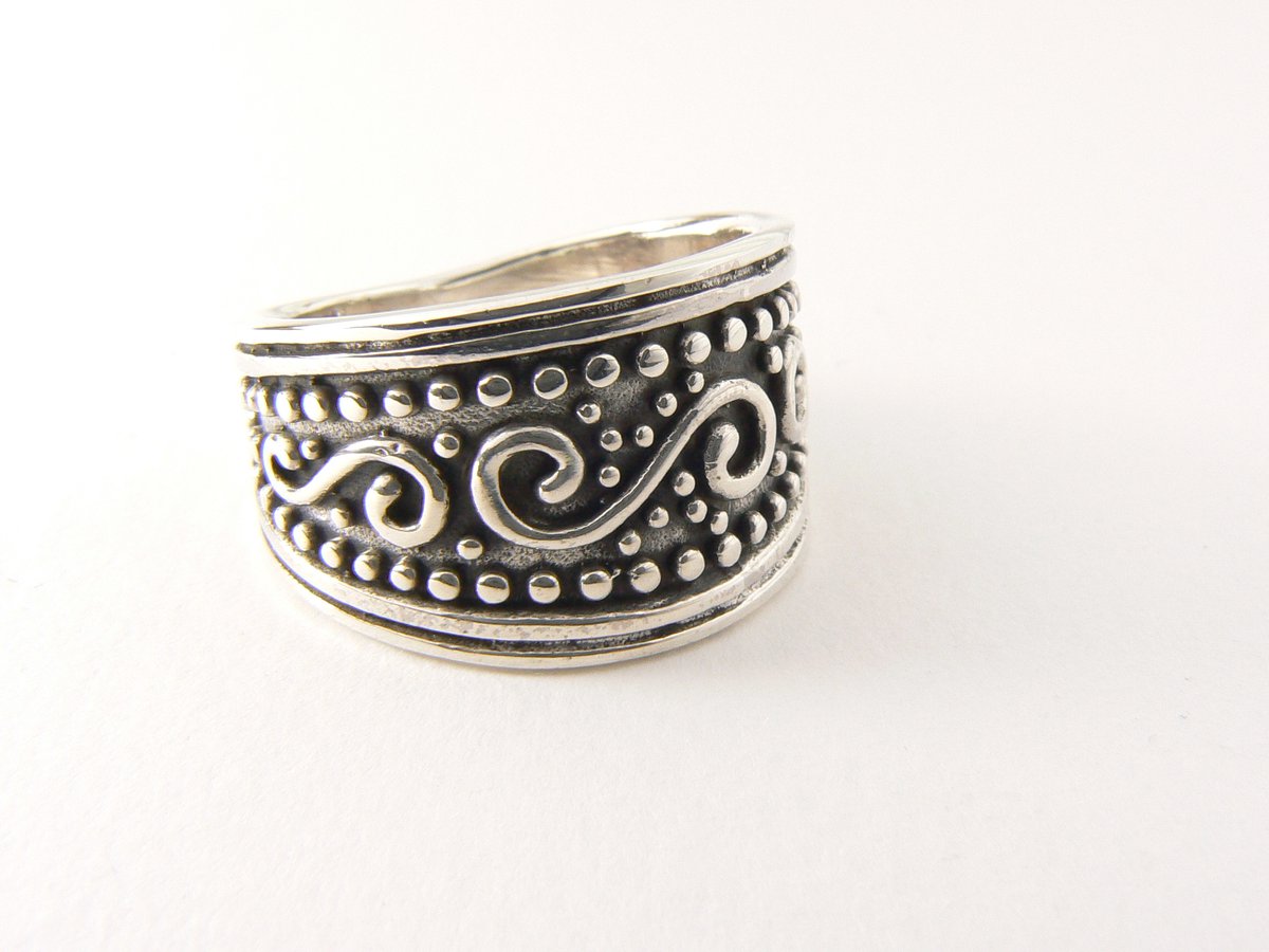 Zilveren ring met fantasiegravering - maat 18.5