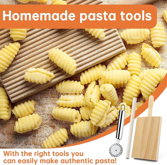 Bord, houten pastaplank met houten stokjes, pasta bord voor het maken van gnocchi in noedelvorm, met pasta snijwielen en deegschaaf — afbeelding 5