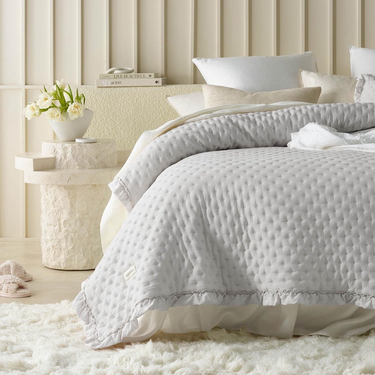 Omgoods - Molly Elegante Bedsprei 240 x 260 cm in Lichtgrijs