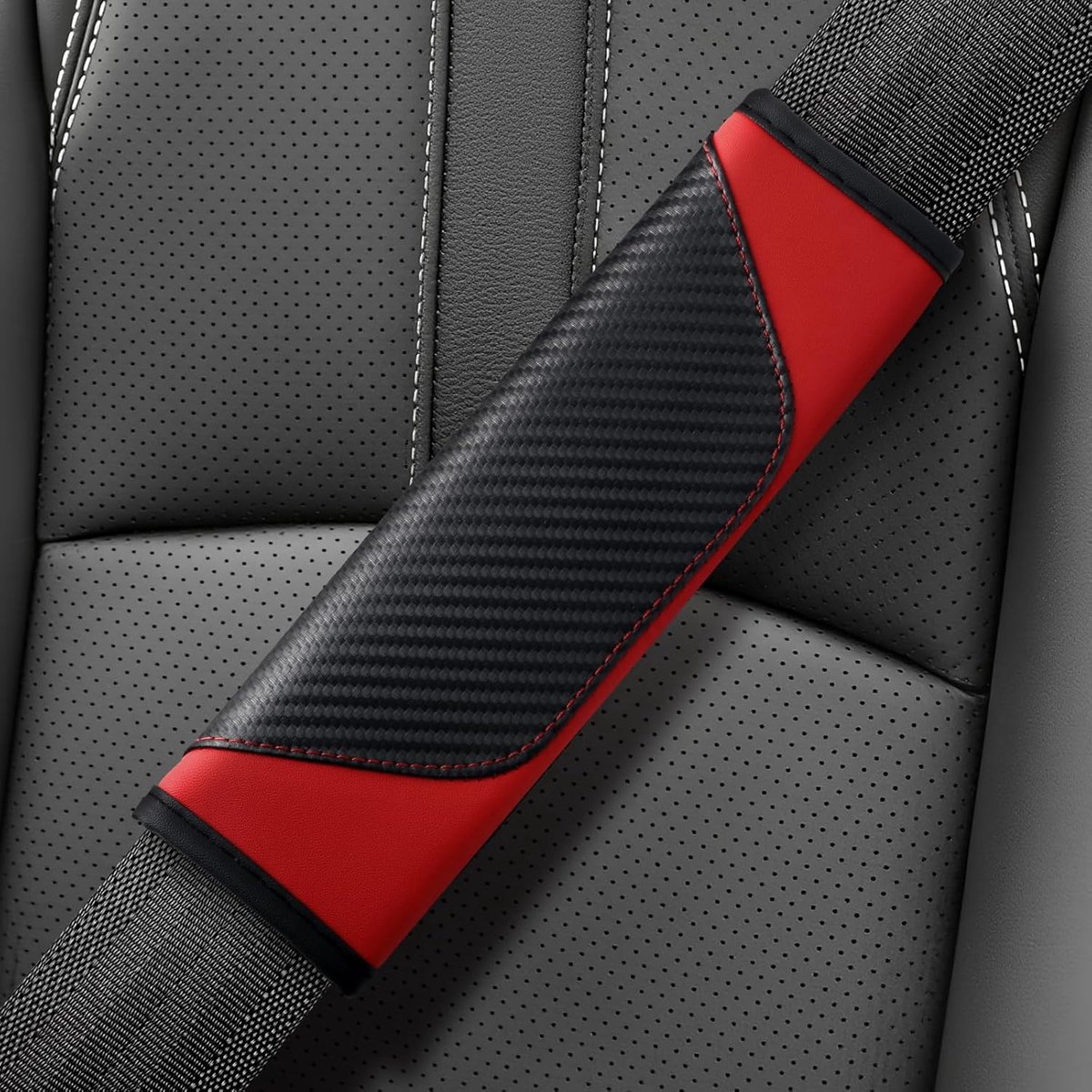 Veiligheidsgordelkussens voor auto, schouderbescherming met koolstofeffect, zacht en ademend kunstleer voor meer rijcomfort, voor volwassenen en kinderen (rood)