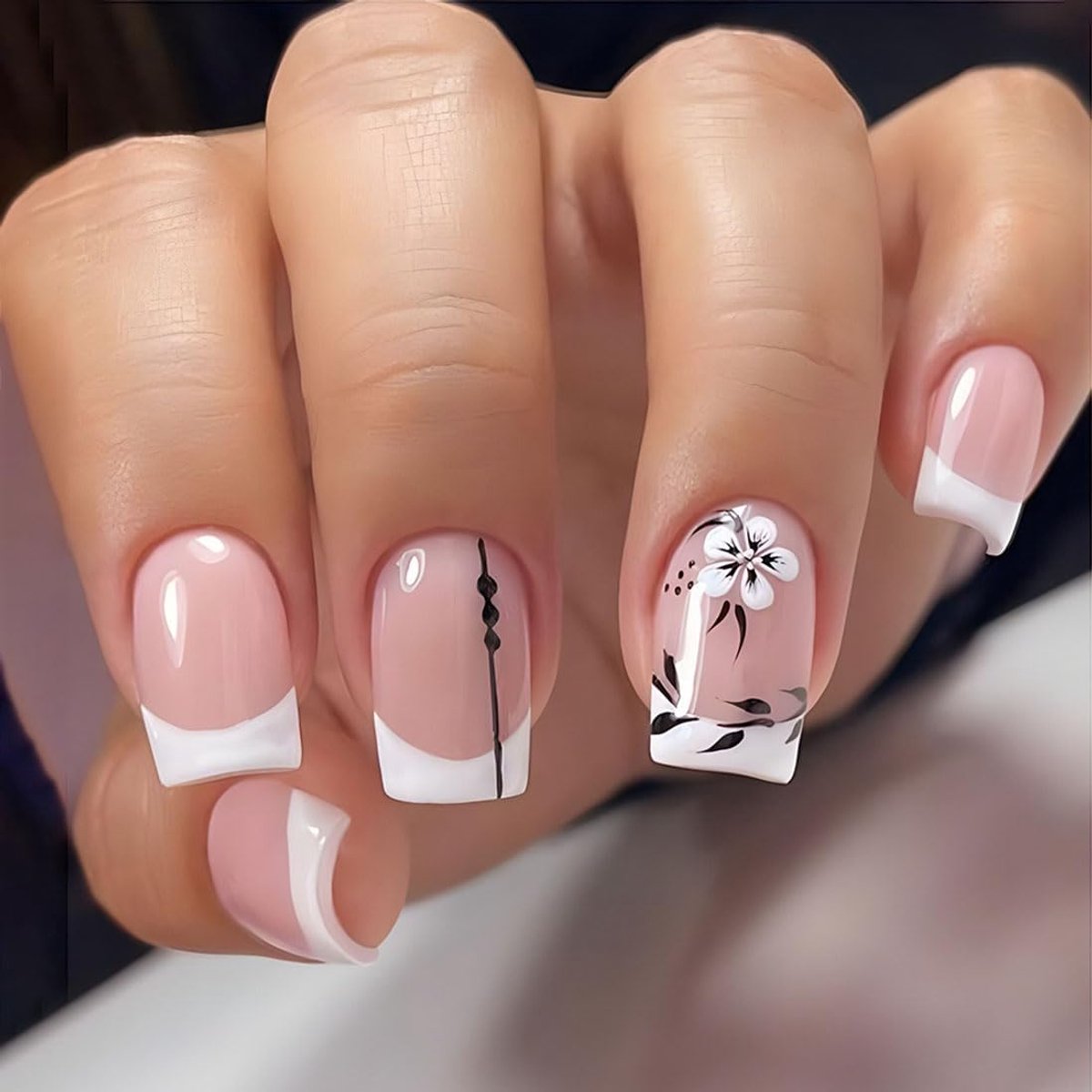 24 stuks Franse korte vierkante valse nagels, nude roze bloem, valse nagels, strass, vlinderpers op nagels, voor vrouwen en meisjes (roze1)