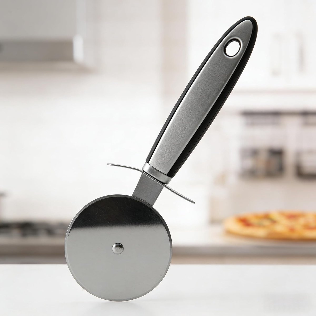 roestvrijstalen pizzasnijder, antislip handvat met ergonomisch ontwerp en wiebelt niet. Pizzasnijder voor pasta, gebak, knoedels, noedels