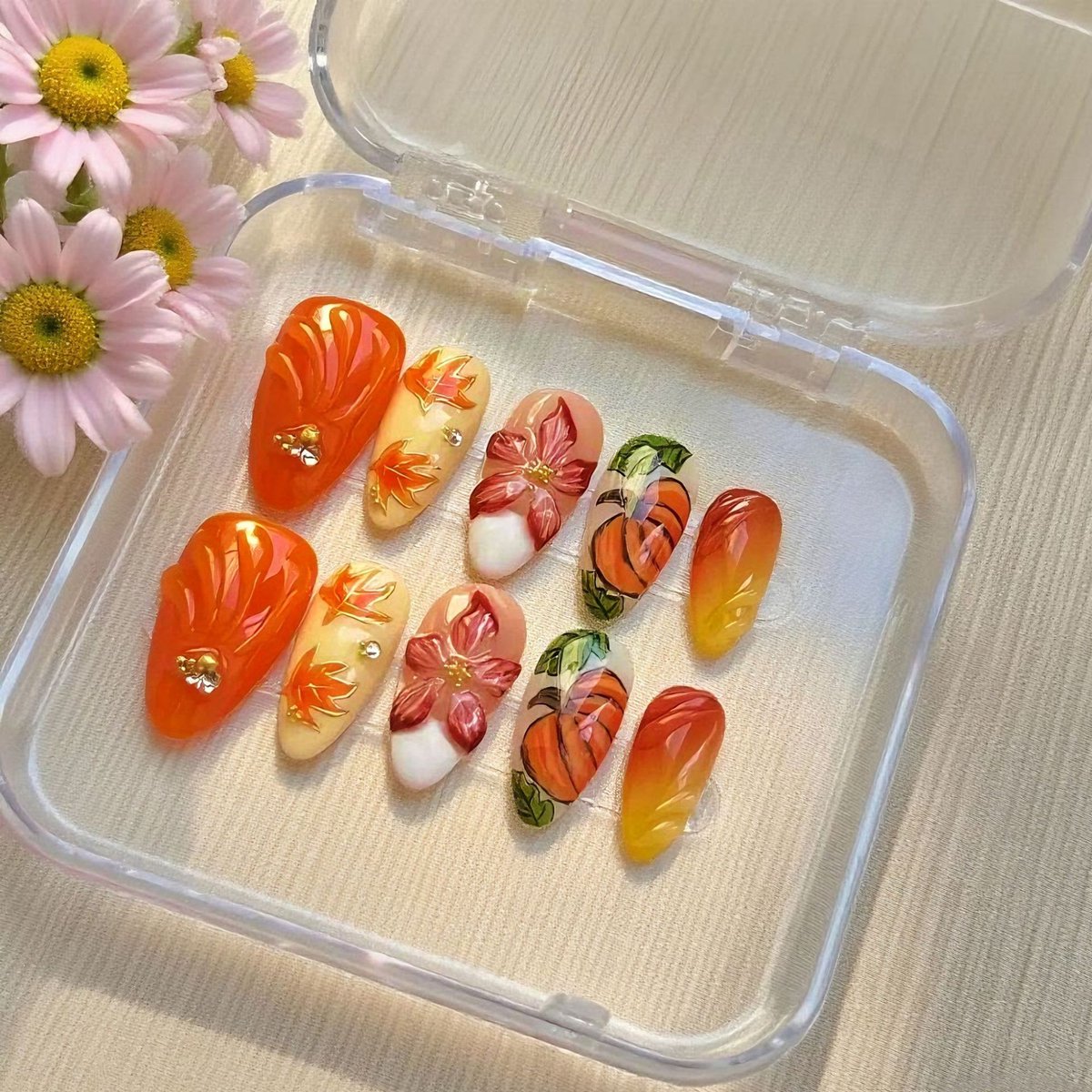 30 nagelstickers met herfstthema - Inclusief aanbrenghulp - Nagelkunst versierd met esdoornbladeren, 3D-bloemen, bladeren en pompoenpatronen - Middellange amandelvormige kunstnagels - Perfect voor Thanksgiving en de feestdagen