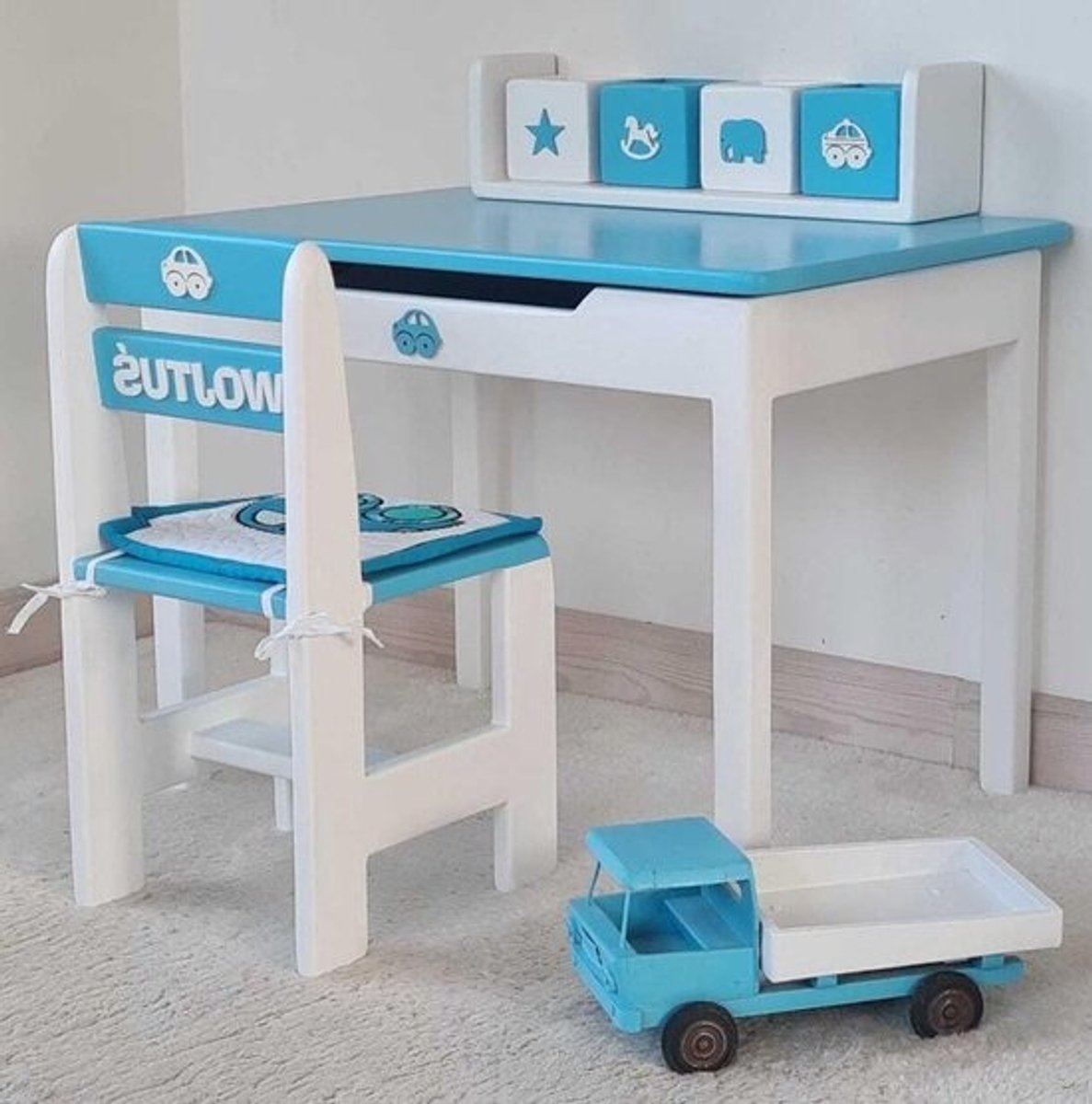 Tafel en stoel set - Kindertafel met stoel - Kinderkamer inrichten - Gepersonaliseerd met naam