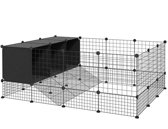 Een uitgebreide dierenren van zwart metaal met een zwarte cube-constructie met krullend patroon.