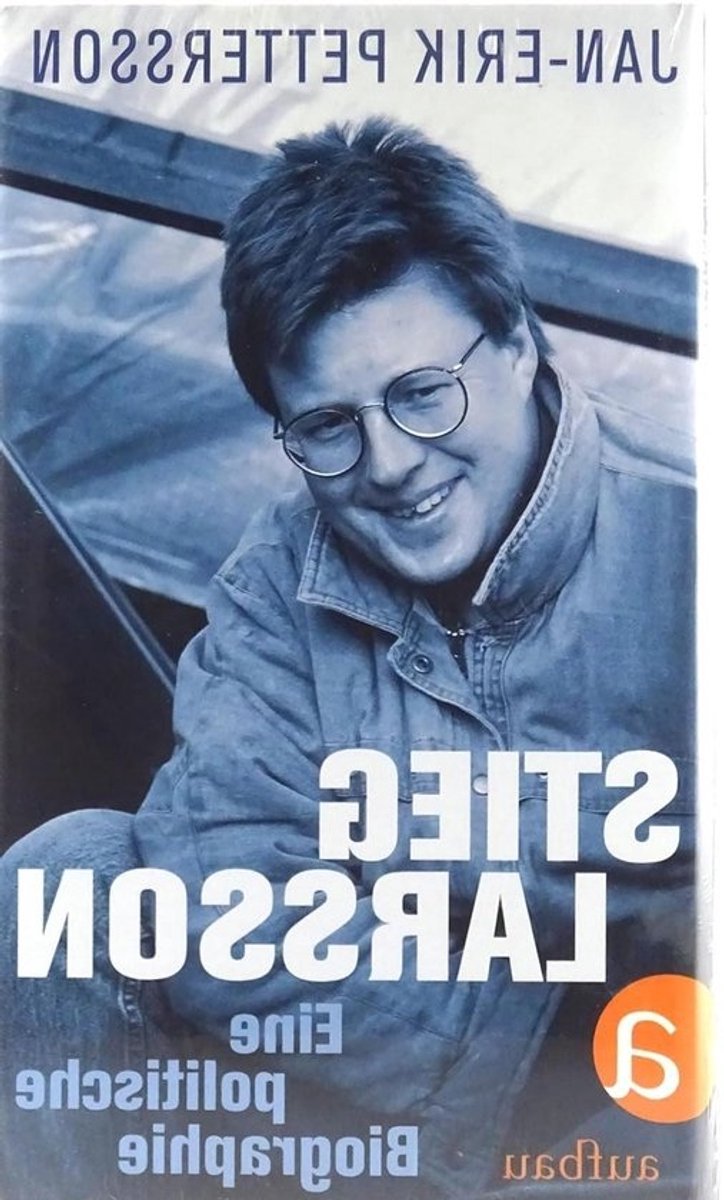 Stieg Larsson Biografie - Politieke biografie - Lezen - Focus op politiek - 22.4 x 13.4 x 3 cm