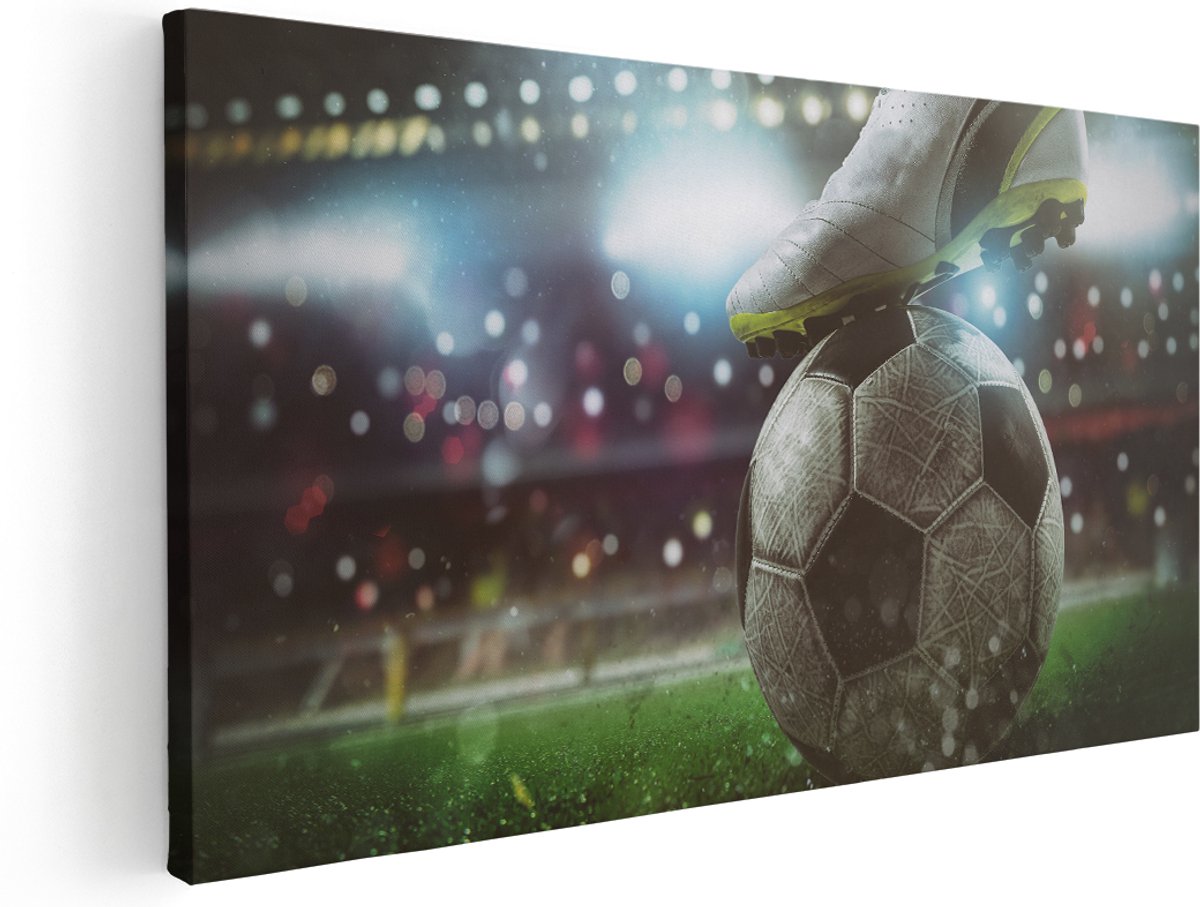 Artaza Canvas Schilderij Voetbal Aftrap Met De Bal In Het Stadion - 160x80 cm - Groot - Wanddecoratie Woonkamer - Schilderijen - Muurdecoratie