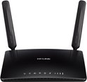 Zwarte TP-Link 4G router met twee verstelbare antennes en LED-indicatoren.