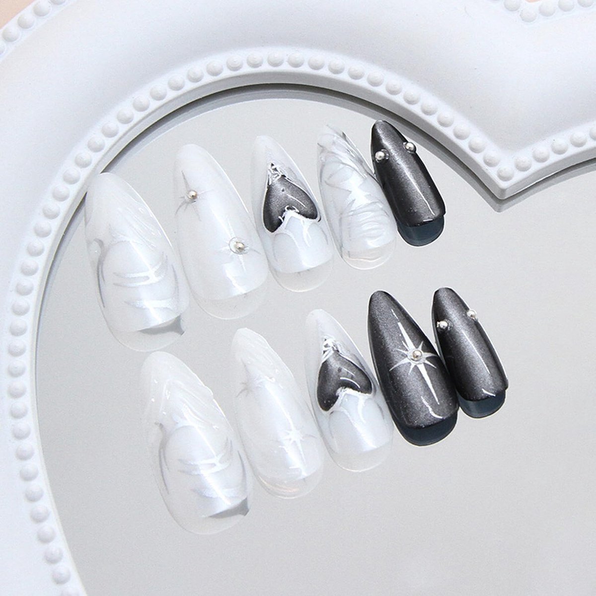 SnelShoppen - 24 Stuks Amandelvormige Zwarte Glanzende Acrylnagels met Zilveren Sterren - 3D Effect Kunstnagels voor Vrouwen voor Feest, Zomerlook