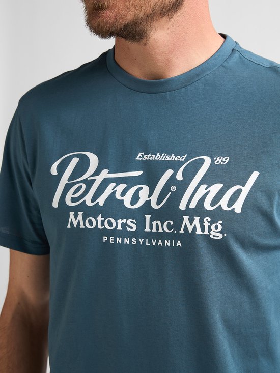 Blauw T-shirt van Petrol Industries met witte opdruk 'Petrol Ind Motors Inc. Mfg. PENNSYLVANIA'