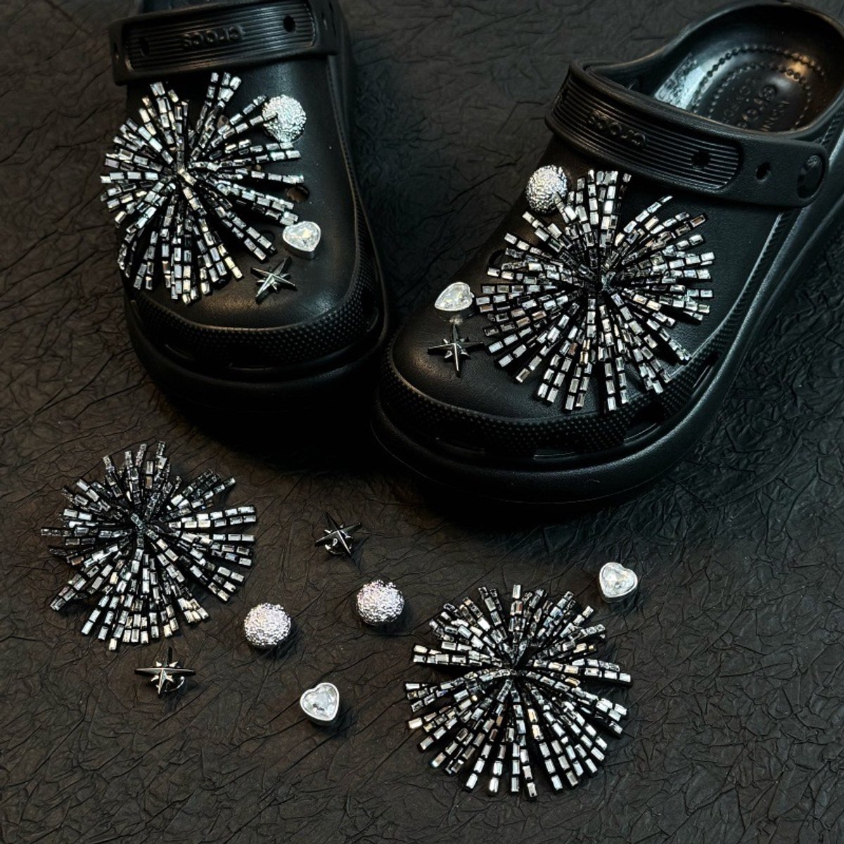 Schoenaccessoires-geschikt voor crocs charms- geschikt voor crocs pins- geschikt voor crocs Accessoires- geschikt voor Crocs Jibbitz-CJ-399 Zwart-Zilver Feestelicht met Strohfiets