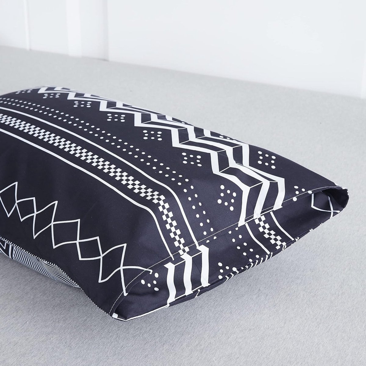 Luxe beddengoed set met praktische rits, zwart Bohemian patroon, dekbedovertrek 180 x 220 cm, hoeslaken 230 x 230 cm en 2 kussenslopen 48 x 74 cm voor een stijlvolle slaapkamer – foto 3