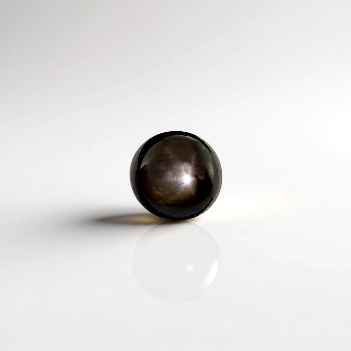 Cavill - Zwarte Ster Saffier Edelsteen - 0,9 ct Ronde Cabochon - Mystiek Zwart - Uniek Sterren-Effect - Edelstenen uit Thailand