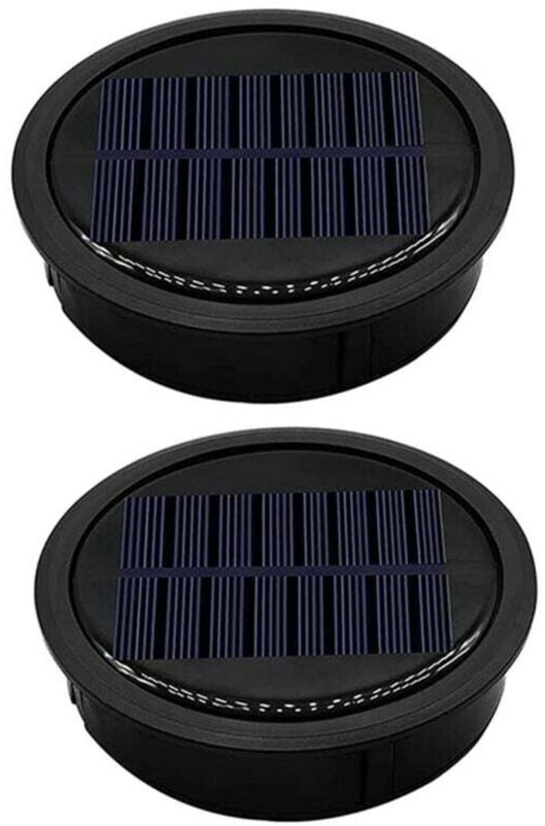 Een set van twee energiezuinige hanglampengeschikt voor buiten op zonne-energie is geschikt voor verlichting.