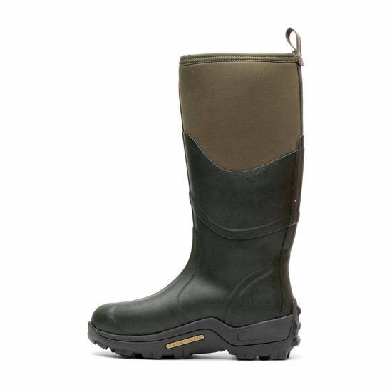 Zijaanzicht van een groene Muck Boot Muckmaster laars met lusje.