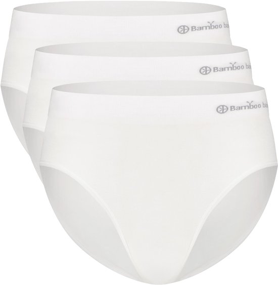 Set van drie witte naadloze slips van Bamboo Basics met logo op de tailleband.