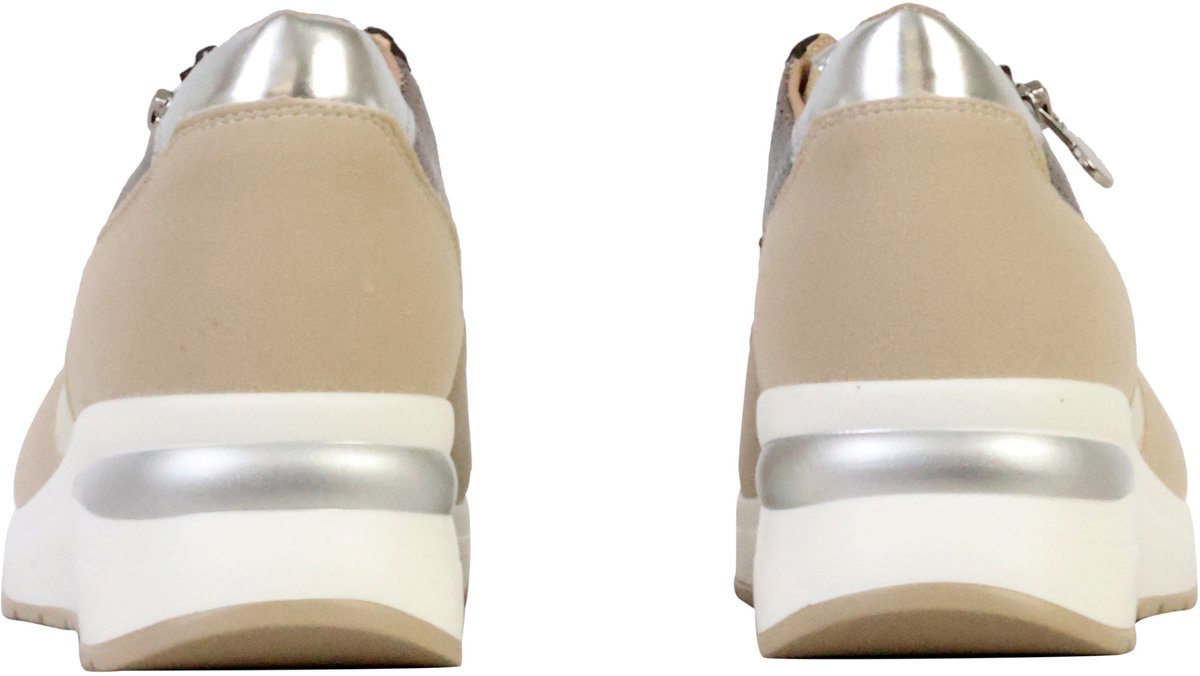 Sneakers met veters