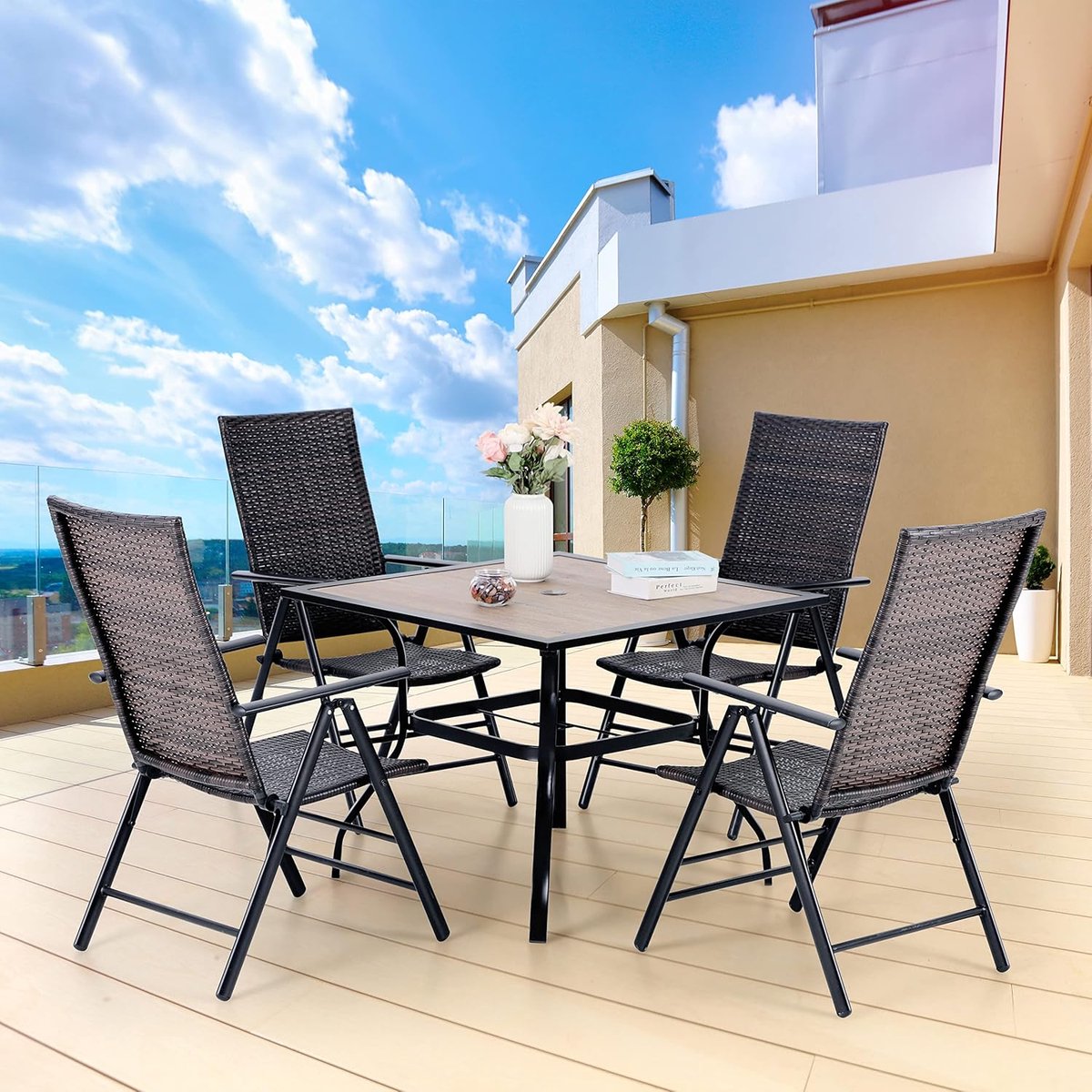 Tuinset 94x94x75 cm – Vierkante Polyrotan Tafel met 4 Klapstoelen & Parasolgat 4 cm – Weerbestendige Balkon & Terrasset grijis– Urbanhome