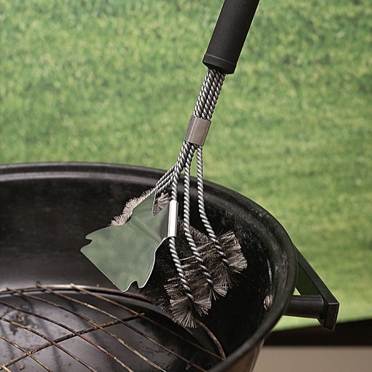 BBQ Borstel met Schraper - 4 in 1 BBQ Accesoires - BBQ Gereedschap - Anti Slip Handvat