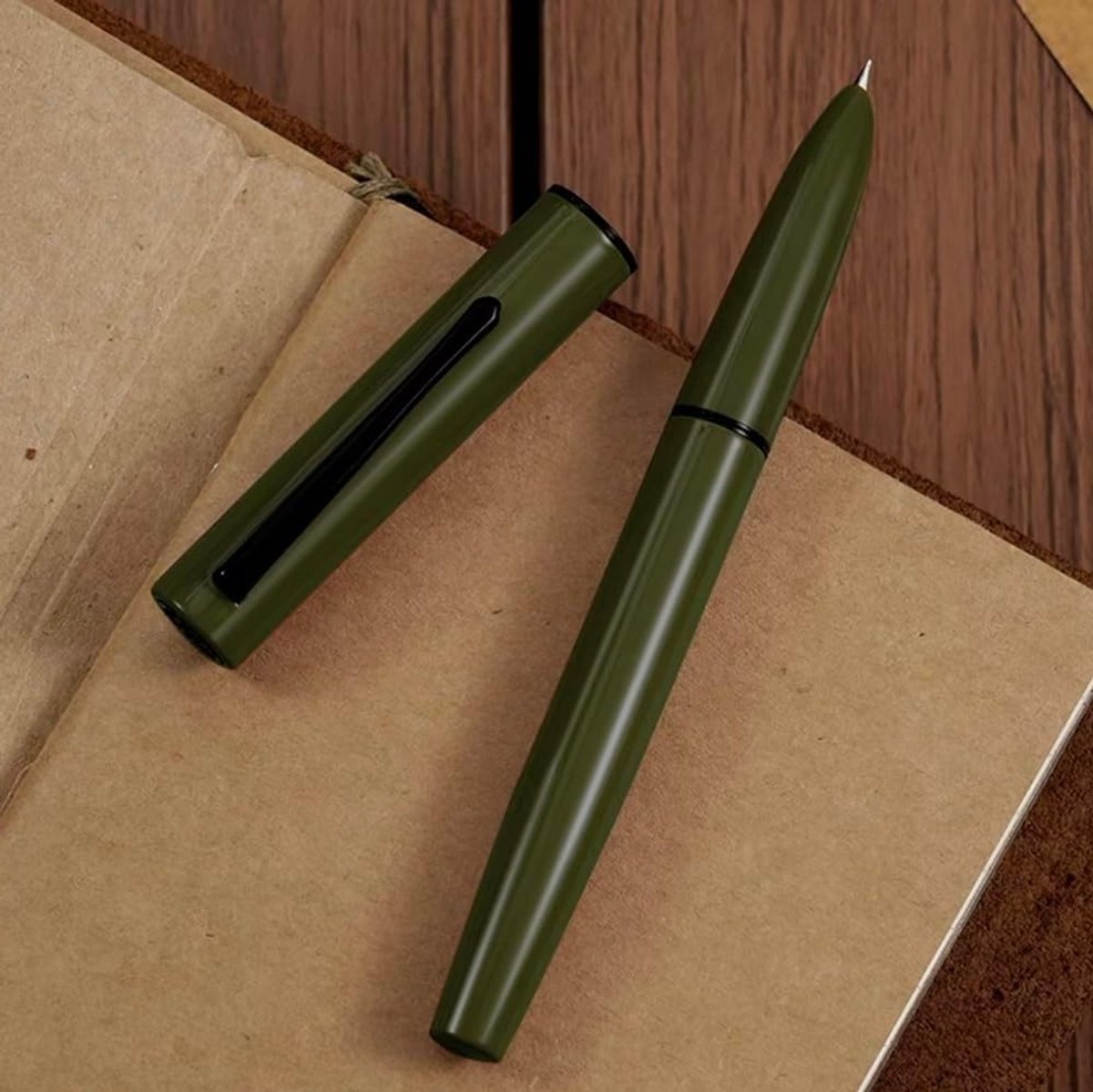 Stijlvolle vulpen met fijne nib, donkergroen retro ontwerp en inktconverter voor schrijfliefhebbers