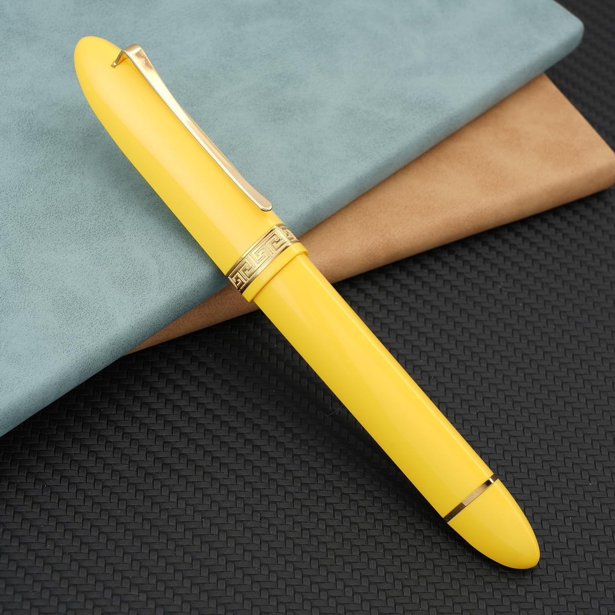 Elegante Driehoekige Piston Vulpen met EF Nib in Geel Goud Resin, Perfect voor Kantoor en Cadeaus