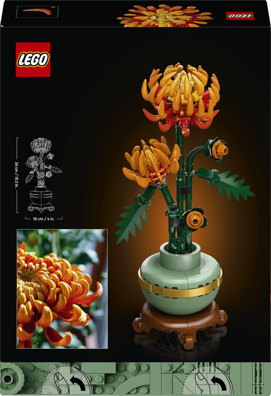 Chrysanthème LEGO avec des pétales orange et des feuilles vertes dans un vase sur un socle.