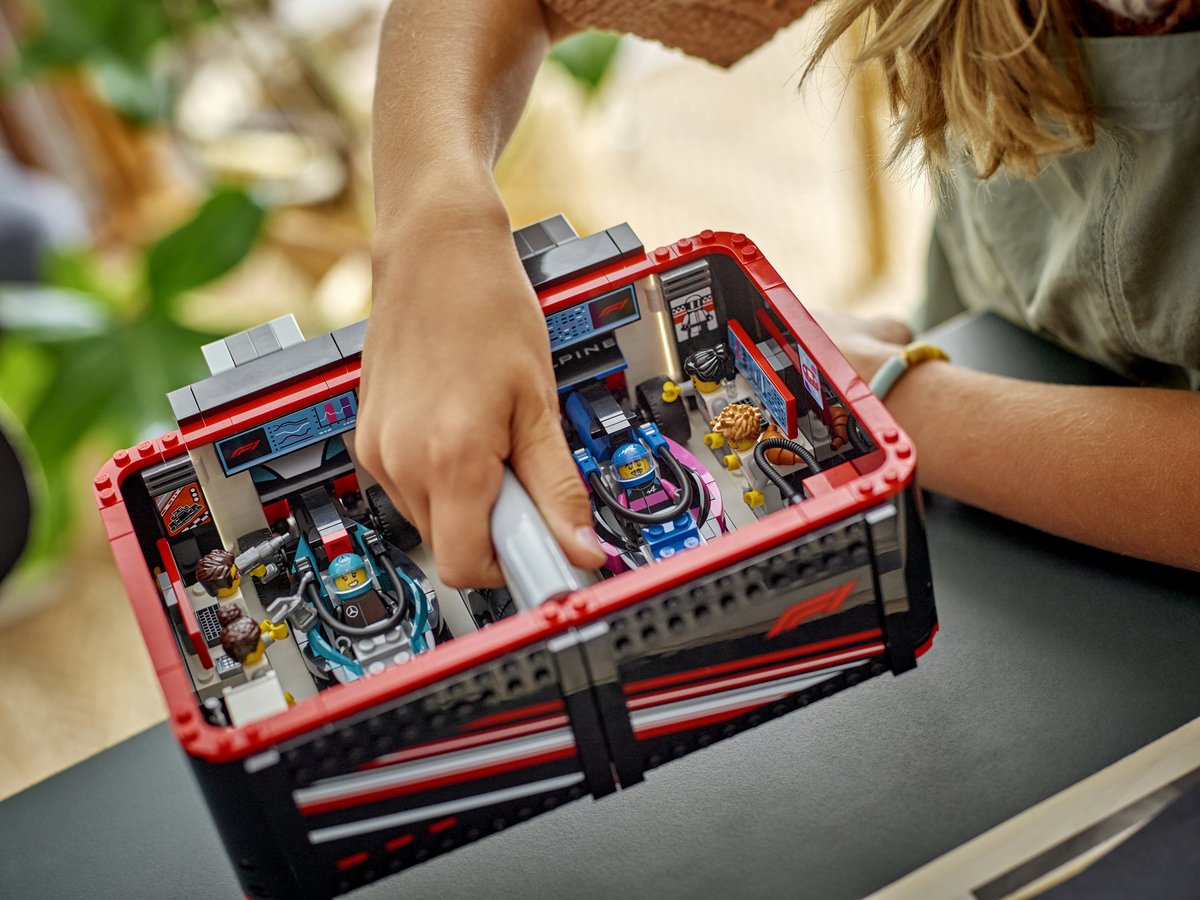 LEGO City F1 garage met Mercedes-AMG en Alpine auto's - 60444 — afbeelding 4