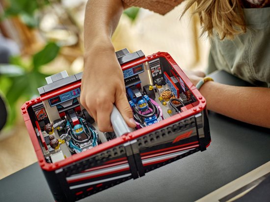 Garage LEGO City F1 avec voitures Mercedes-AMG et Alpine - 60444