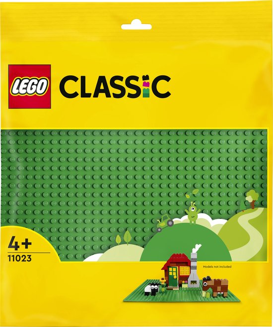 LEGO Classic groen bouwplaat, 10x10 noppen, met speels boerderijlandschap en LEGO logo.