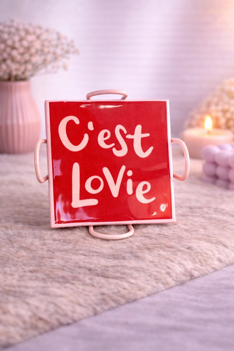 Onderzetters Set – Love Edition (set van 6 met standaard) – Liefde voor elke borrel of drankje | Viva Femme | Onderzetters | Met tekst | 6 stuks | Inclusief houder | Decoratie | Cadeau | Wonen | Moederdag | Liefde