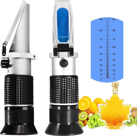 Brix-meter met een blauw prismakap en een schaal van 0-90%. Naast de meter liggen fruitsoorten zoals sinaasappels, kiwi's, druiven en een flesje stroop in de vorm van een esdoornblad.