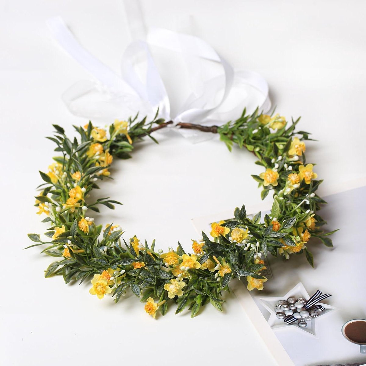 Bloemenkroon Hoofdband - Bloemenkrans - Feestelijk Accessoire - Handgemaakt Design - Verstelbaar Lint - Groen en Bloemen