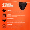 Zwarte slip die aan een waslijn hangt, met instructies voor verzorging.