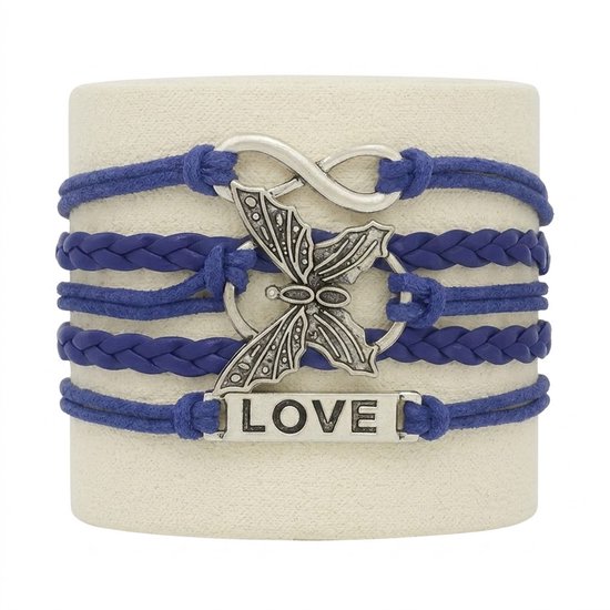 Bracelet tressé en cuir bleu avec breloques papillon, infini et "LOVE", présenté sur un présentoir.