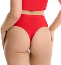 Vrouw met rode hoge taille string, van achteren gezien.