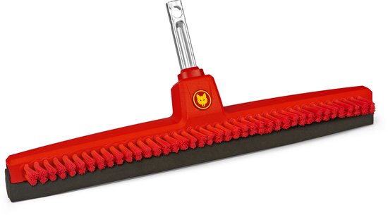 Rode watertrekker met zwarte rubberen lip en rode borstels. Zilveren steel met Wolf Garten logo.