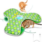 Kittens spelen met groen speelkleed met stippen en veren. Met tekst 'Ultra Long Playing Time'.