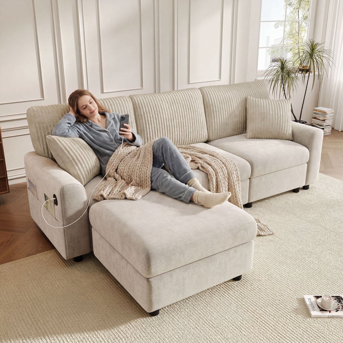 Zubaliya Moderne Hoekbank, L-Bank, 3-Zitsbank, Moderne Bank met 1 Voetenbankje, 2 Vierkante Kussens, 1 USB-poort en 1 Type-C-poort, (afmetingen: B223 × H84 × D146 cm)-Beige