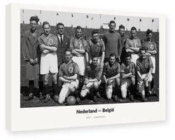 Voetbal Nederland België 1927 Canvas Schilderij 45x30 cm - Zwart Wit Vintage Sport Wanddecoratie Canvas op Frame - Retro Voetbalelftal Amsterdam
