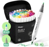 Zwarte etui met 48 Ohuhu Honolulu B alcohol markers in diverse kleuren. Met losse groene marker en aanwijzingen voor kwast- en fijne punt.