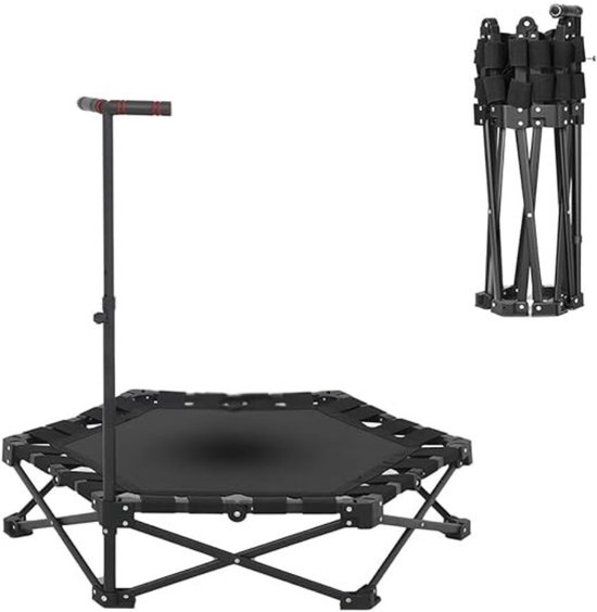 Zwarte opvouwbare trampoline met handvat, met een vrouw die erop springt. Naast de trampoline staat een opgevouwen versie.