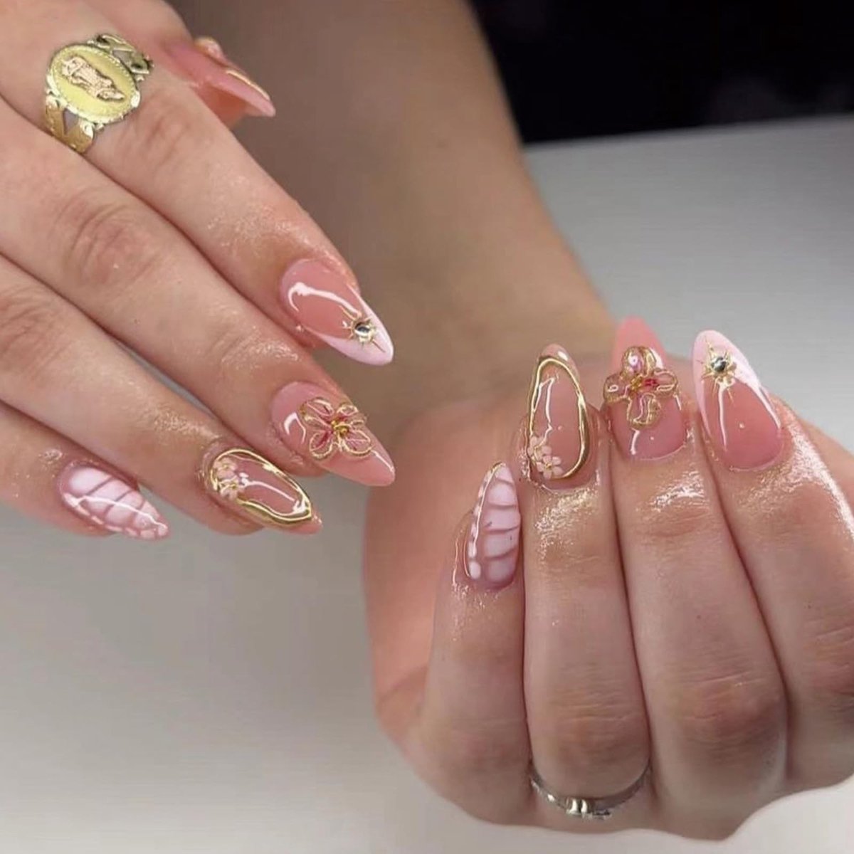 Dailygoods - Innovra - Set van 24 Opplakbare Kunstnagels met 3D Bloemen