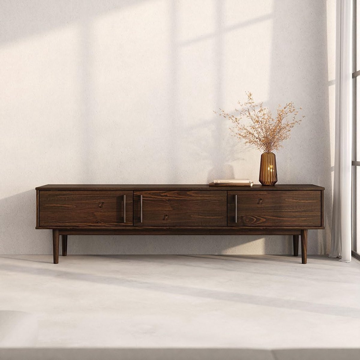 Milaan Solid Pine TV-Meubel – Mid-Century Design Lowboard met 3 Deuren (180 x 48 x 41 cm) – Walnoot Finish