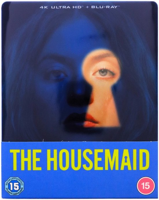 De voorkant van de "The Housemaid" Blu-ray met de tekst "4K ULTRA HD + BLU-RAY". Een vrouw kijkt door een sleutelgat. De titel is prominent aanwezig.