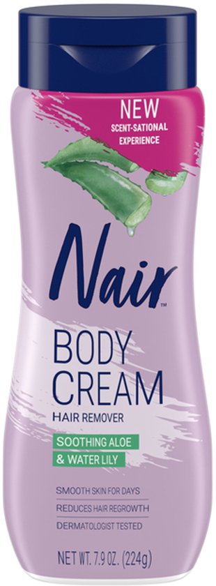 Nair Body Cream, depilatiecrème met aloë vera en waterlelie in een paarse fles met blauwe dop. "NEW SCENT-SATIONAL EXPERIENCE"