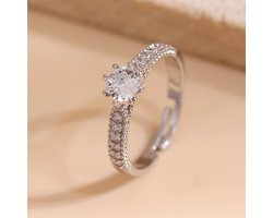Sjika - Zilveren Ring Dames met Zirkonia – Verstelbare Solitair Ring – Verlovingsring Look – Luxe Sieraad - Cadeau voor haar
