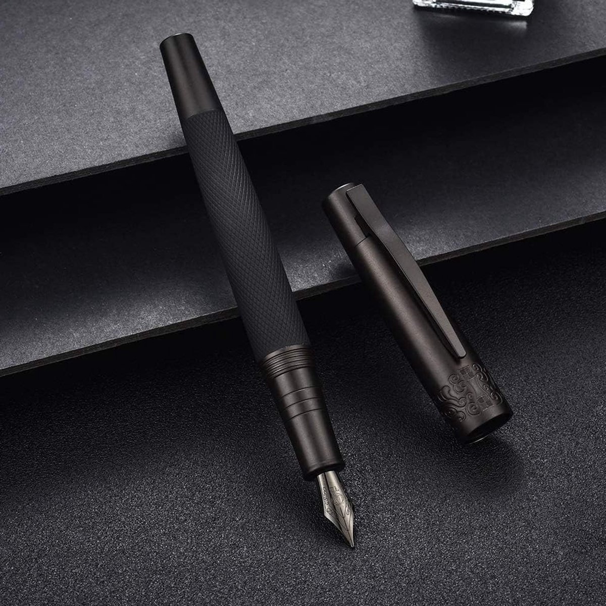 Matte Zwarte Vulpen met Metalen Cadeaubox en Fijn Schrijfpunt - Perfecte Cadeau Set voor Schrijfliefhebbers