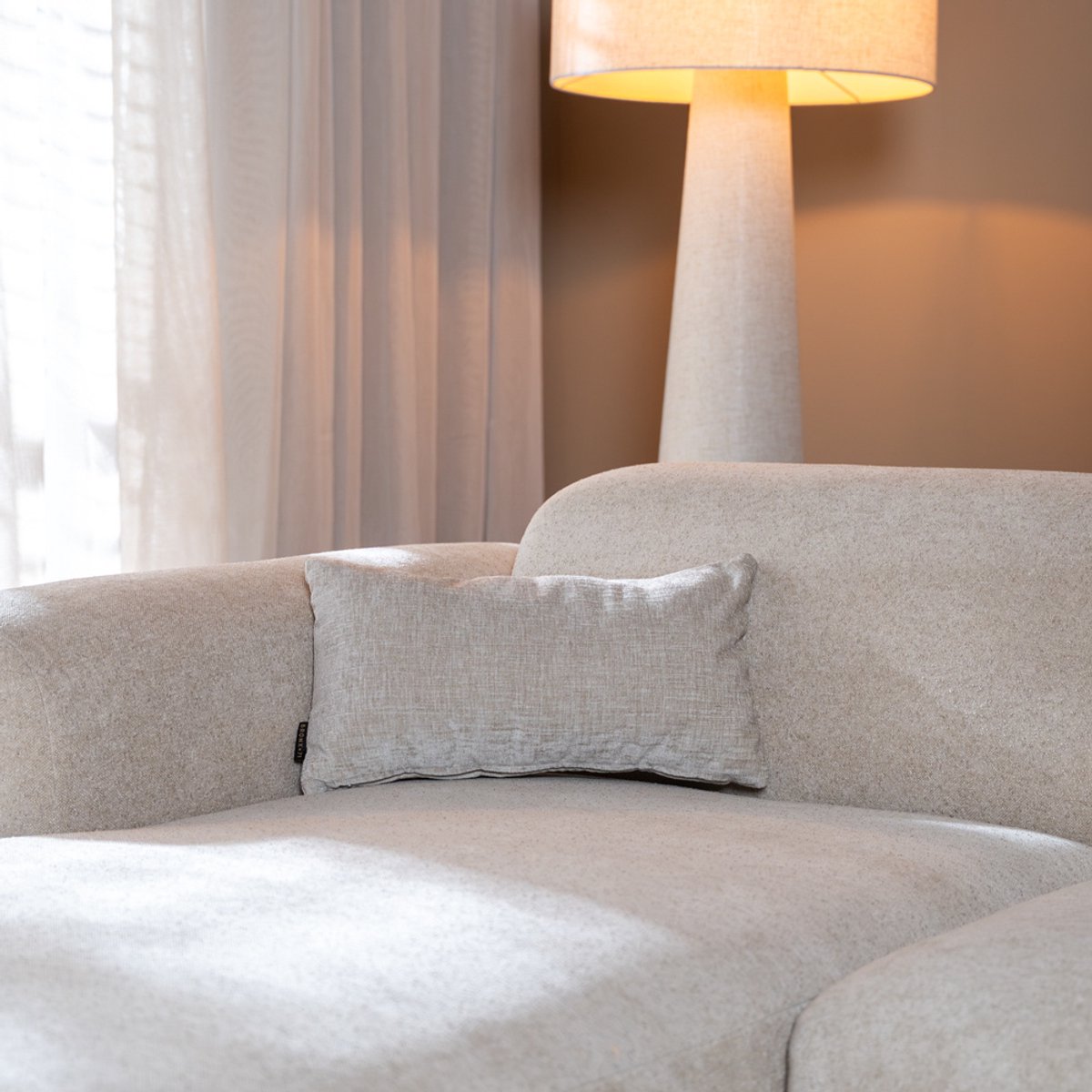 Bronx71 Sierkussen Evi chenille sand 25 x 45 Beige