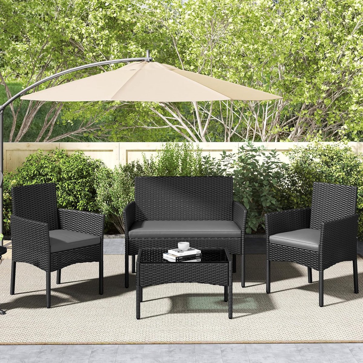 Luxe 4-delige Rattan Lounge Tuinset met 2-zits Bank, 2 Stoelen, Glazen Tafel en Comfort Ku